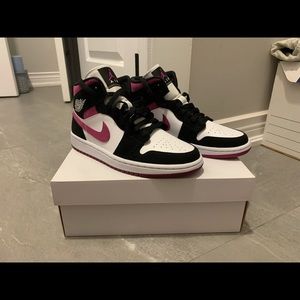 Women’s Air Jordan 1 - NEW!!